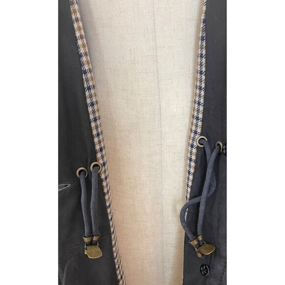 Aquascutum vintage women’s jacket. Black quilted 44 ch 31 long - Picture 5 of 11